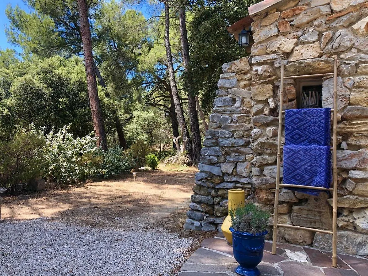 Hotel Cabanon Sainte Victoire 0*, Saint-Marc-Jaumegarde France
